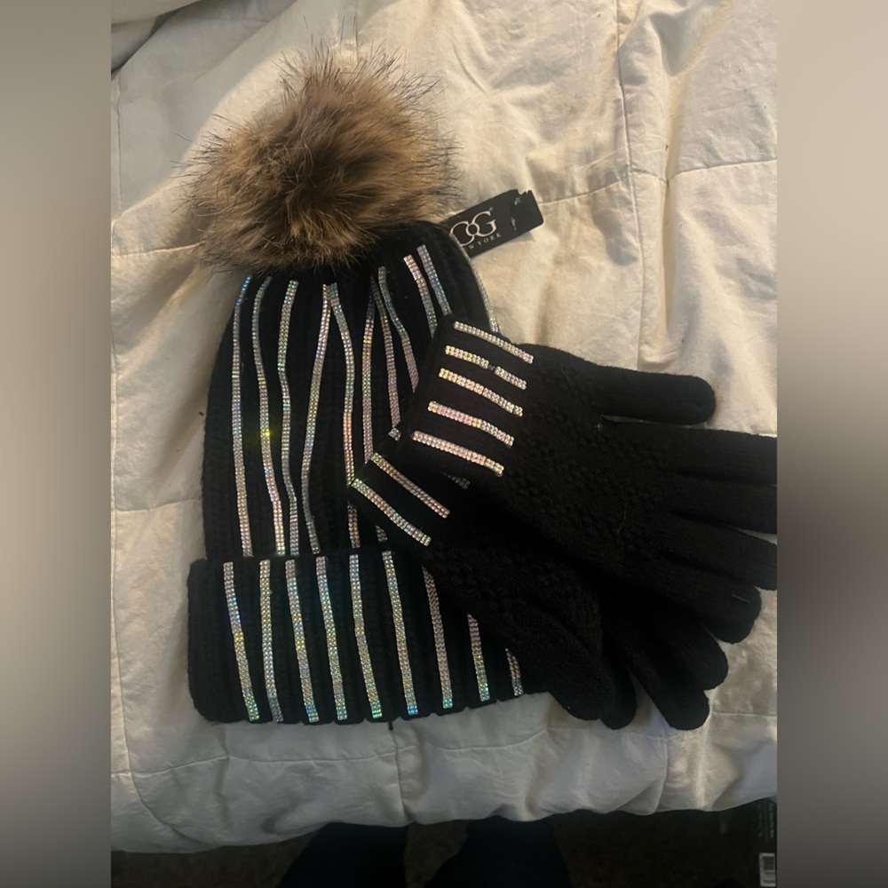 NWT black and sparkly beanie glove set
